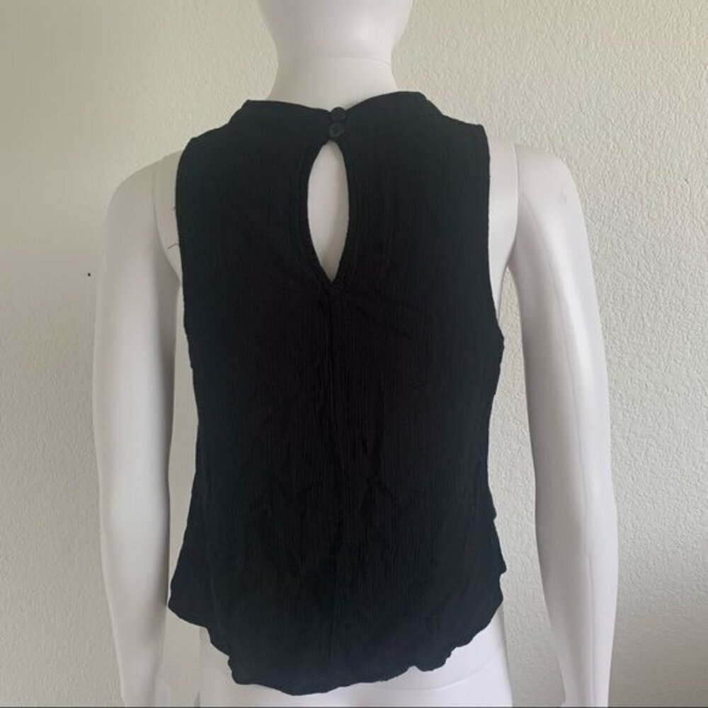 Kendall & Kylie Size Small Black Keyhole Crop Top - Picture 2 of 6